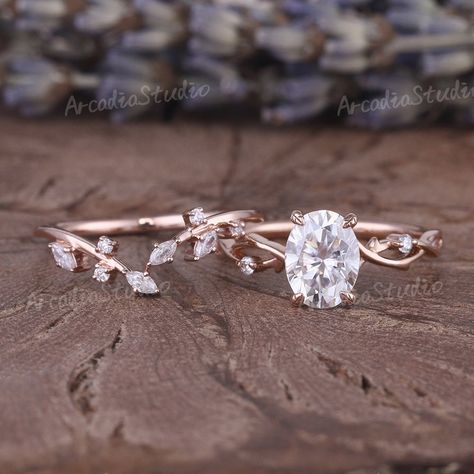 Vintage Oval Cut Moissanite Engagement Ring Set Uniqied Leaf and Vine Twisted Design Ring Aet Deco Rose Gold Marquise Moissanite Bridal Set RING INFOEMATION ★ Engagement ring ⊹Center Stone - Moissanite    Cut - Oval-shaped    Size - 6x8mm    Color: Colorless ⊹Side Stone - Moissanite/Natural diamonds   Cut - Round Shaped   Weight: About 0.1ct   Clarity - SI-VS   Color- G-H ⊹Band width - Around 1.6mm ★ Wedding band ⊹Stones: Moissanite/Natural diamonds    Cut: Marquise & Round Shaped    Size: About Floral Engagement Ring And Wedding Band, Simple Leaf Wedding Ring, Engagement Ring Leaf Band, Wedding Rings Elegant Unique, Wedding Ring Leaf Band, Engagement Rings Vines Twisted, Oval Vine Engagement Ring, Rings Engagement Moissanite, Wedding Rings With Vines