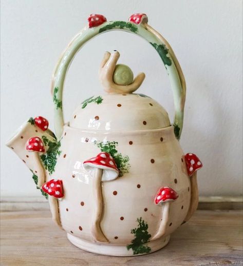 Cottagecore Ceramic Ideas, Cottagecore Pottery Ideas, Mushroom Tea Set, Cottagecore Plates And Bowls, Clay Tea Pot Ideas, Handmade Ceramic Tea Set, Tea Pot Clay, Ceramics Teapot Ideas, Cottage Core Ceramics