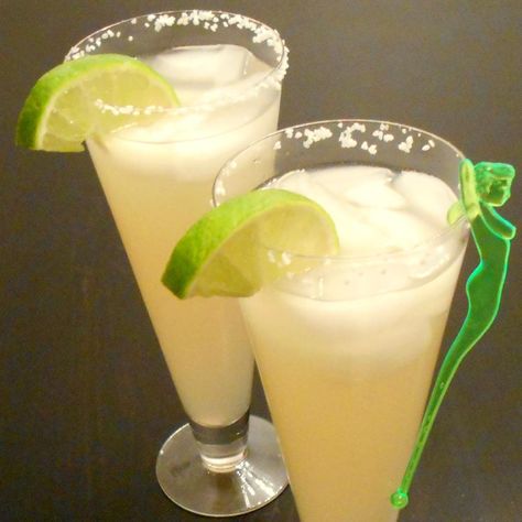 Top Shelf Margaritas on the Rocks Margaritas On The Rocks, Top Shelf Margarita, Perfect Margarita Recipe, Grapefruit Margarita Recipe, The Perfect Margarita, Frozen Strawberry Margarita, Best Margarita Recipe, Classic Margarita Recipe, Margarita On The Rocks