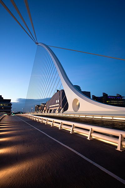 Samuel Beckett Bridge - Dublin Samuel Beckett Bridge, Bridge Over Troubled Water, Santiago Calatrava, Chongqing, Bridge Design, Pedestrian Bridge, Valencia, Landscape Architecture, Bridge