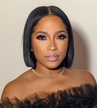 Bobs Haircuts Black Women, Black Women Middle Part Bob, Short Bobs With Middle Part, Short Bob Black Hairstyles, Slick Bob Black Women, Short Colored Bobs For Black Women, Sleek Bob Black Women, Elegant Bob Hairstyles For Black Women, Toya Wright Bob Hairstyles