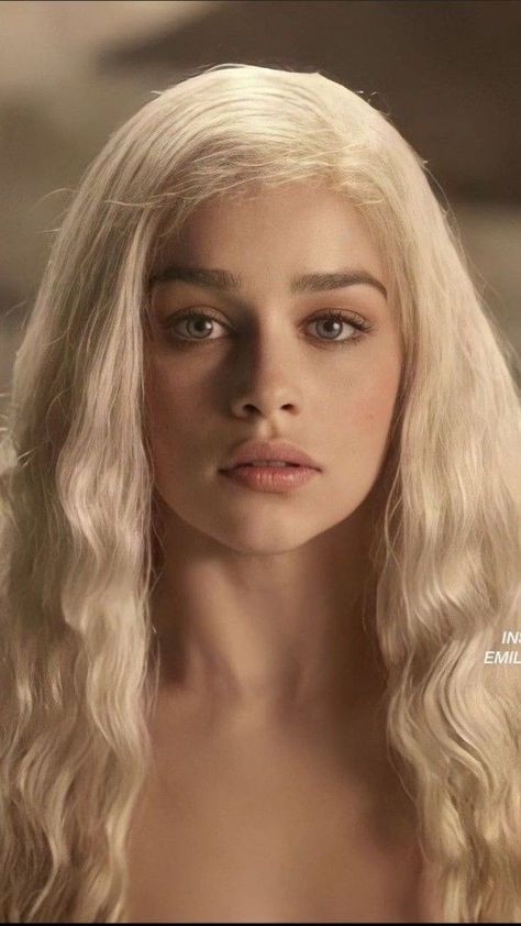 Emilie Clarke, Emilia Clarke Pics, Game Of Thrones Girl, Targaryen Hair, Sherilyn Fenn, Queen Of Dragons, Game Of Thrones Costumes, Game Of Throne Daenerys, Yennefer Of Vengerberg