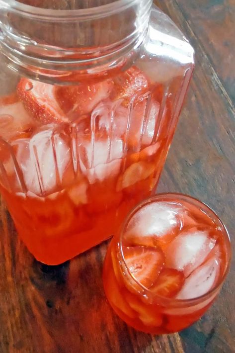 Sweet white wine is combined with strawberry schnapps, sugar and strawberries to make this refreshing Strawberry Schnapps Sangria. Schnapps Drinks, Wine Ice Cubes, Christmas Party Planning, Sweet White Wine, Strawberry Wine, Strawberry Dessert Recipes, Fortified Wine, Strawberry Dessert, Boozy Drinks