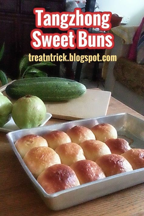 TANGZHONG SWEET BUNS RECIPE  @ treatntrick.blogspot.com Bread All Purpose Flour, Sweet Buns Recipe, Monkey Bread From Scratch, Chocolate Cinnamon Rolls, Bread Chocolate, Buns Recipe, Sweet Buns, Pull Apart Bread, Bun Recipe