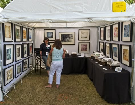 11 Tips to Make the Most of Your First (Or 100th) Art Show Art Festival Booth Display, Festival Booth Display, Art Display Panels, Art Festival Booth, How To Sell Art, Art Fair Display, Salem Art, Fair Festival, Art Fair Booth