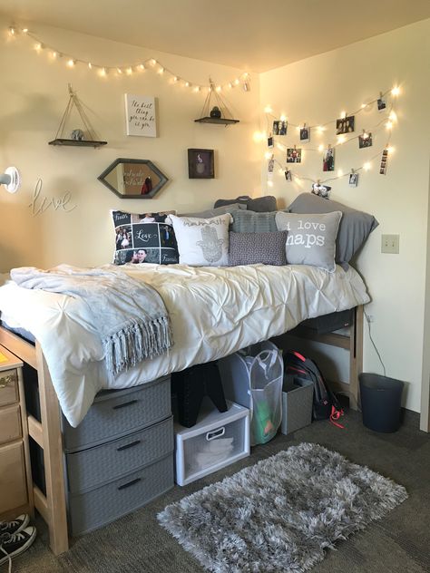 College Bedroom Decor, Dorm Inspiration, College Bedroom, Dorm Room Storage, Dorm Room Diy, Cool Dorm Rooms, College Dorm Room Decor, Small Bedroom Ideas, Dorm Room Designs