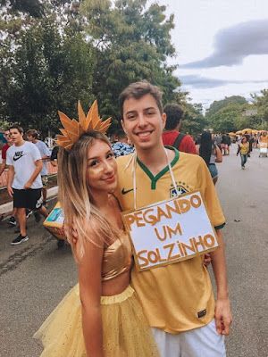 Looks%20para%20o%20carnaval%202023%20(27) Carnaval Outfit, Carnival Holiday, Carnaval Costume, Brazil Carnival, Carnival Makeup, Bold Makeup Looks, Hallowen Costume, Cute Costumes, Carnival Costumes