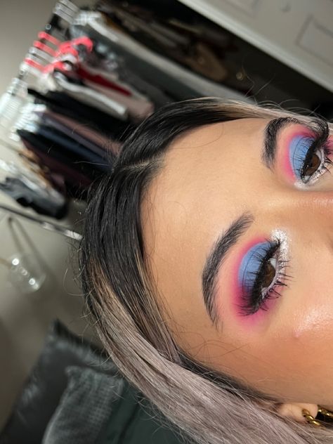 pink and blue eyeshadow, easy colorful makeup Makeup For Gender Reveal, Makeup For Blue And Pink Dress, Makeup Ideas For Gender Reveal, Gender Reveal Eyeshadow Ideas, Pink And Blue Eyeshadow Looks, Blue And Pink Makeup Looks, Pink And Blue Makeup Looks, Gender Reveal Makeup, Pink And Blue Eye Makeup