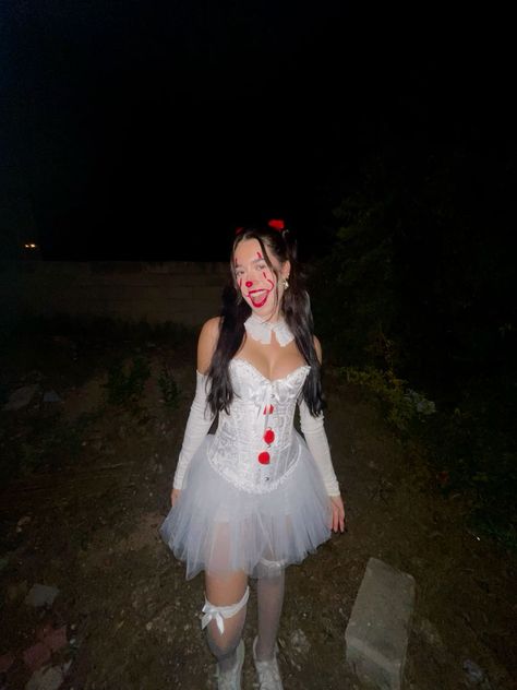 It Costume For Women, Penny Wise Women Costume, Penny Wise Halloween Costumes, It The Clown Costume, Pennywise Woman Costume, Pennywise Diy Costume Women, It Halloween Costumes Women, Pennywise Halloween Costumes Women, It Costume Women