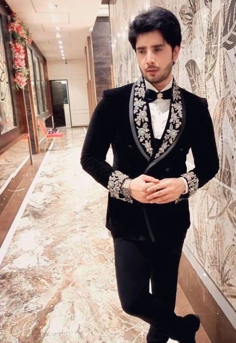 Baraat Outfit Men, Coat Pent Men Suits Wedding Dresses, Blazer For Groom, Coat Pant For Men Suits Wedding, Formal Shirt Design, Coat Pant For Men, Arbaz Khan, Rich Outfits, Indian Wedding Clothes For Men