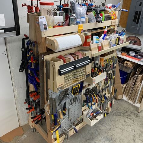 Clamp Rack Woodworking, Clamp Rack, Tool Box Diy, Mobile Workshop, Garage Workshop Organization, Woodworking Garage, Workbench Plans Diy, Woodworking Tools Storage, Tool Cart