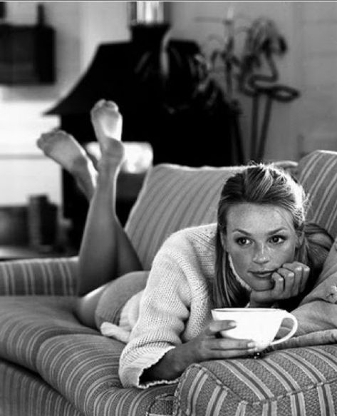 Coffee Girl, Shooting Photo, Words To Describe, 가을 패션, Photography Women, Model Poses, These Girls, Coffee Time, Abba