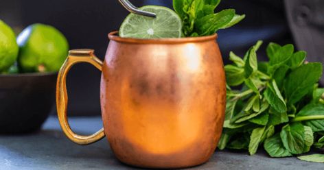 3 Healthy Summer Cocktail Recipes For You To Try - The Crafty Chica Moscow Mule Receita, Easy Moscow Mule Recipe, Cocktail Moscow Mule, Classic Vodka Cocktails, Recipe Mango, Moscow Mule Cocktail, Moscow Mule Recipe, Mule Cocktail, Alcholic Drinks