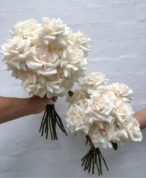 Bridal Bouquet Styles, Brides Flowers Bouquet, Simple Wedding Bouquets, Modern Wedding Flowers, Rose Bridal Bouquet, Bridal Bouquet Flowers, Wedding Table Flowers, Bouquet Design, Sydney Wedding