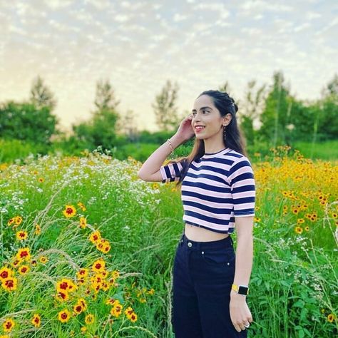 Pooh In Korea, Elvish Yadav, Popular Youtubers, Living In Korea, Best Friend Match, Army Video, Cute Galaxy Wallpaper, New Jeans Style, Purple Wallpaper