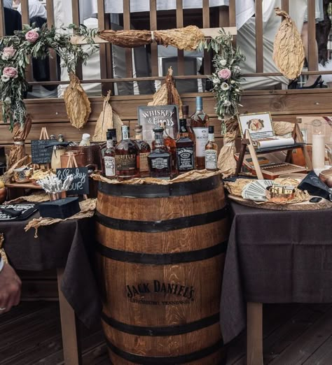 Vintage Whiskey Bar, Whiskey Barrel Party Decor, Whisky Table Wedding, Whisky Bar Party Ideas, Whiskey Table Ideas, Cigars And Whiskey Bar Wedding, Whisky And Cigars Birthday, Whisky Bar Wedding, Peaky Blinders Party Decorations Ideas