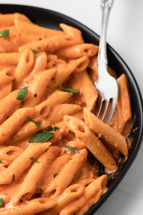 Pink sauce is a creamy tomato pasta sauce that is so delicious. It's quick to put together but served over pasta, it tastes like fine dining. Blush Sauce, Creamy Tomato Pasta Sauce, Creamy Sauces, Pink Sauce Pasta, Rose Pasta, Best Sauce Recipe, Creamy Tomato Pasta, Creamy Pesto Sauce, Basil Pesto Sauce