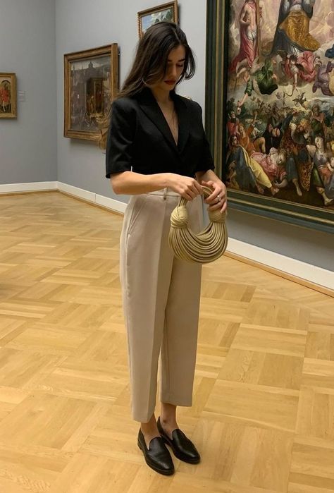 Museum Date Outfit, Museum Outfit, Ballet Flats Outfit, Museum Date, Classy Business Outfits, Loafers Outfit, Date Outfit, Flats Outfit, Layering Outfits