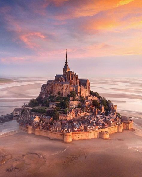 Follow us around nature’s wonders 🍁🌿PHOTOGRAPHER @donaldhyip CHOSEN BY @Dario_Di_Giorgio August 31, 2018 LOCATION #france REF TAG… Mt St Michel, Mont Saint Michel France, Europe Photography, Best Vacation Destinations, San Michele, Visit France, France Photos, Voyage Europe, Beautiful Castles