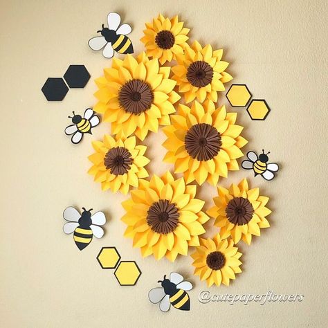 Spring Theme Decor, Bee Paper Craft, Bee Display, Sunflowers And Bees, Bee Paper, Sunflower Nursery, Bee Nursery, Bee Themed Classroom, Bee Classroom