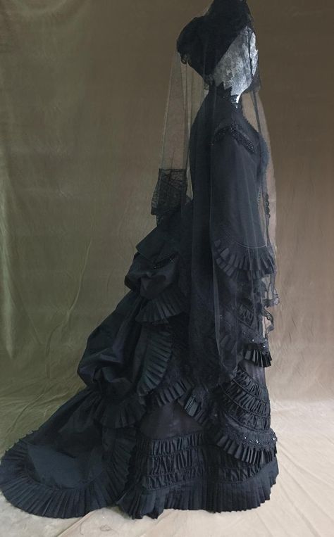 Victorian Dress 1880, 1880s Dress, Womens Costumes, Bustle Dress, Victorian Costume, 19th Century Fashion, Victorian Clothing, Antique Dress, Character Inspo