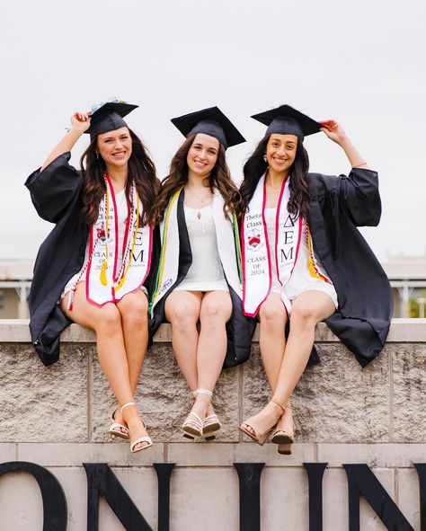 grad photos with your besties >>> #njphotographer #njphotography #stocktonuniversity 3 Person Graduation Pictures, Poses 3 People, College Graduation Pictures 3 People, Best Friend Graduation Shoot, Trio Graduation Pictures, Graduation Pictures With Family, Three Friends Graduation Pictures, Unique Graduation Pictures, 3 Bff