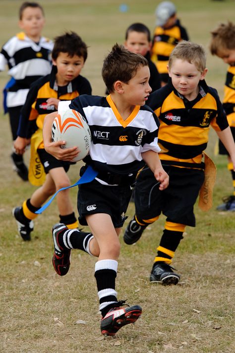 It's never too early to teach a child to play rugby. Rugby Illustration, Rugby Photography, Tag Rugby, Rugby Mom, Rugby School, Rugby Coaching, Rugby Kids, Canterbury New Zealand, Rugby Boys