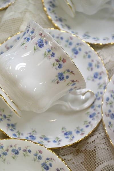 Eldest Daughter, Pretty Tea Cups, Pretty China, Antique Dishes, China Tea Sets, Vintage Teacups, Teapots And Cups, Vintage Cups, China Tea Cups