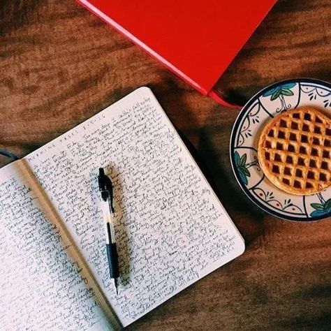 Ideas For Empty Notebooks, Novel Aesthetic, Pages Aesthetic, Best Morning Routine, Grid Journal, Moleskine Journal, Best Morning, Morning Pages, Grid Journals