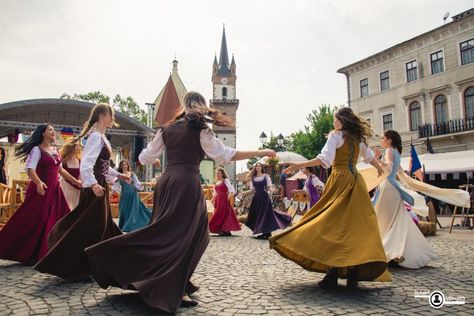 Medieval Dance Aesthetic, Medieval Music Aesthetic, Medieval Dancing, Medieval Dance, Medieval Core, Formal Aesthetic, Fairy Dance, City Festival, Future Festival