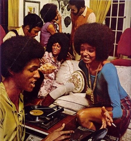 House party 70s Black Fashion, Kida Disney, 70s Black Women, Black Glamour, 70s Aesthetic, African American Culture, 70s Inspired Fashion, Vintage Black Glamour, The Jacksons