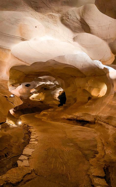 A beautiful cavern tunnel inside a cavern at Longhorn Cavern State Park. Texas Hill Country Itinerary, Texas Homestead, Canyon Lake Texas, Texas Road Trip, Hiking In Texas, Texas Getaways, Pedernales Falls State Park, Hill Country Texas, Road Trip Across America