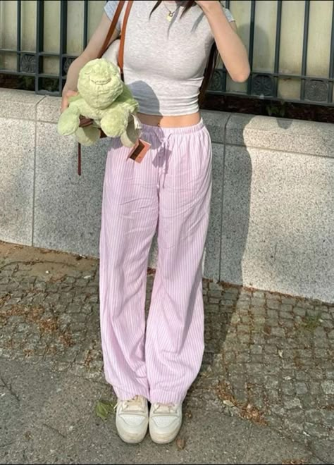 Pyjama Pants Outfit Street Styles, Pink Striped Pants, Pink Striped Pants Outfit, Pajama Pants Outfit Aesthetic, Gingham Outfit Aesthetic, Pyjama Pants Outfit, Pink Linen Pants Outfit, White Striped Pants Outfit, Pajama Pants Outfit