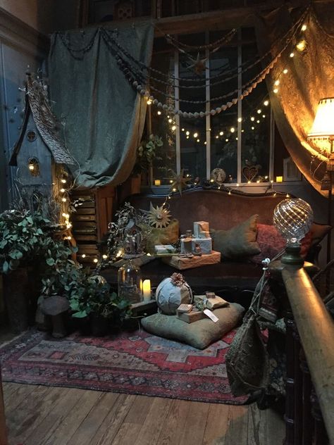 Witchy Room, Dark Home Decor, Dark Home, Aesthetic Rooms, Pretty Room, Dreamy Room, Dream Room Inspiration, Room Makeover Inspiration, Room Inspiration Bedroom