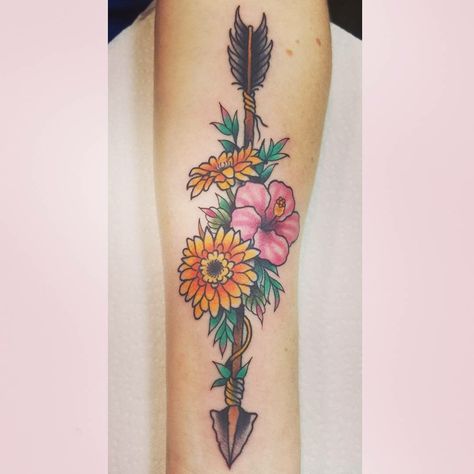 Arrow tattoo, flowers tattoo, hibiscus and Gerber daisy Arrow With Flowers Tattoo, Arrow Forearm Tattoo, Tattoo Arrow, Tattoo Quotes About Strength, Rockabilly Tattoo, Wedding Ring Tattoo, Girls With Sleeve Tattoos, Tattoo Flowers, Gerber Daisy