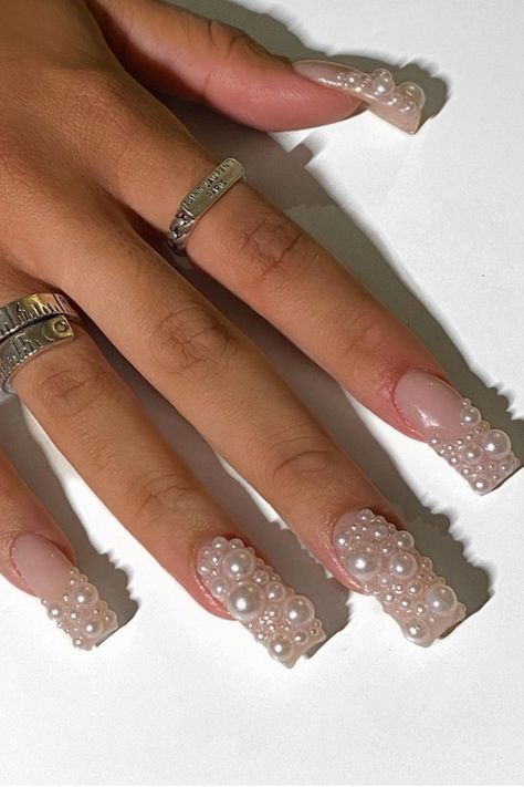 📸 : angelsnailz via IG Pearl nail art is one of our favourite looks right now, and it's probably yours too. If you’ve been keeping an eye on overall street style, chances are you’ve noticed that pearls are having a moment. Acrylic Nails With Pearls, Pearl Nail Art, Pearl Nail, Square Nail Designs, Nail Jewels, Aesthetic Nails, Wedding Nail, Nail Colours, Pearl Nails