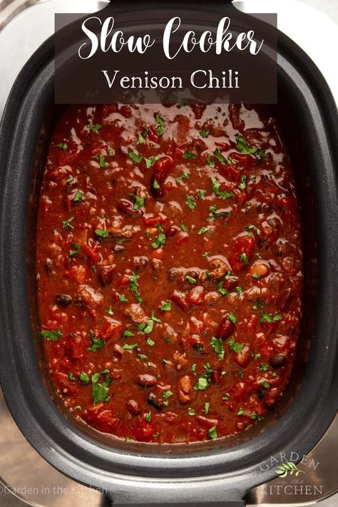 This satisfying Slow Cooker Venison Chili is made entirely in a crockpot with lean ground venison, three types of beans, veggies, and smoky chili seasonings. Each bite is succulent, smoky, and subtly sweet! Deer Chilli Recipe, Deer Meat Chili, Ground Venison Chili, Venison Chilli, Slow Cooker Venison Chili, Deer Chili Recipe, Chili Seasonings, Smoky Chili, Venison Chili Recipe