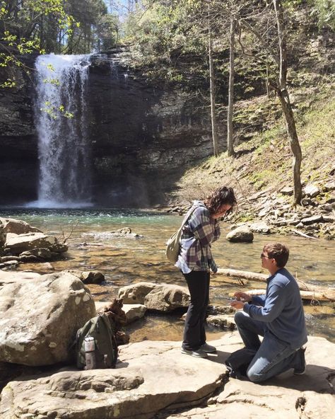 Cabin Proposal, Hike Proposal Ideas, Camping Proposal, Private Proposal, Wedding Proposals Mountains, Hiking Proposal, Private Engagement Proposal, Proposal Ideas Engagement Mountain, Montana Proposal