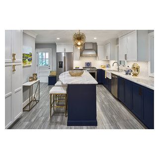 Deveron Drive Kitchen Remodel - Transitional - Kitchen - Charlotte - by ReVision Design/Remodeling | Houzz Shallow Pantry, Kitchen Examples, Contemporary Family Room, Family Room Decorating, Transitional Kitchen, Parade Of Homes, Home Additions, Kitchen Photos, New Home Construction