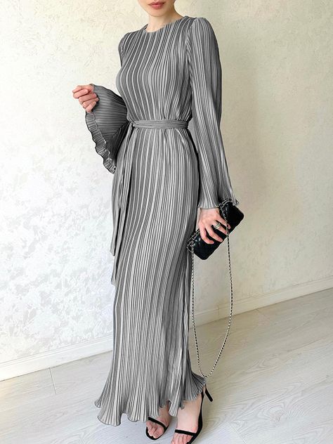 Grunge Style Outfits, Long Dresses Elegant, Drape Maxi Dress, Flare Sleeve Dress, Loose Maxi Dress, Dress Sleeve Styles, Pleated Maxi Dress, Striped Maxi Dresses, Vestido Casual