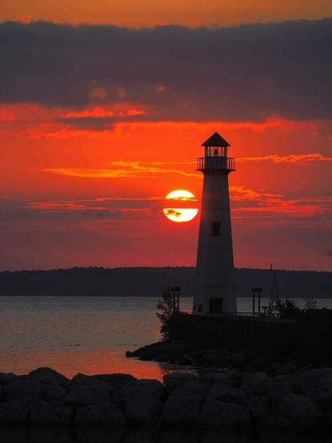 Light House Pictures, Burn Pygmalion, Light House Photography, Lighthouse On Beach, Light House Aesthetic Ocean, Lighthouse At Sunset, Light House Photography Ocean, Lighthouse Landscape, Lighthouse Clipart