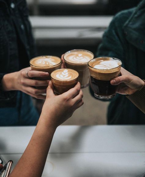 Barista Life, Coffee Shop Photography, Burnt Coffee, Coffee Shot, Coffee Barista, Coffee Shop Aesthetic, Cups Of Coffee, Coffee Places, Coffee With Friends