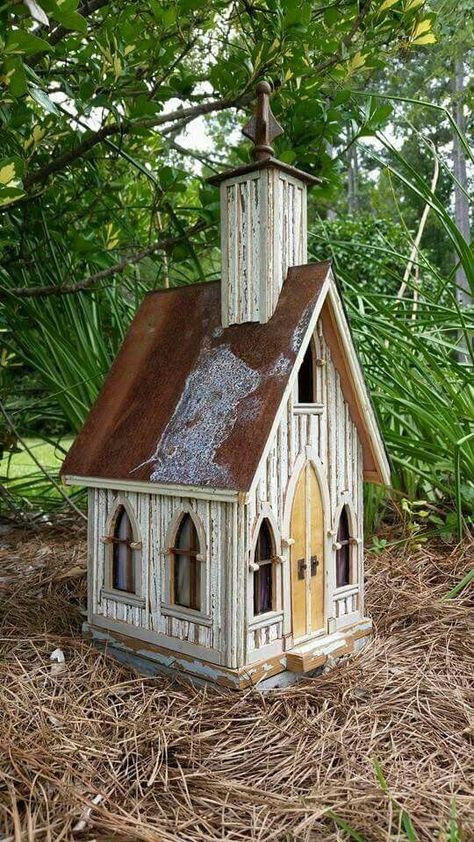 Church Birdhouses Rustic, Birdhouses In The Garden, Rustic Birdhouses, Purple Martin House, Backyard Birds Sanctuary, Homemade Bird Houses, Wooden Church, Beautiful Birdhouses, Bird Houses Ideas Diy