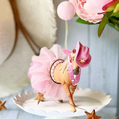 Western Horse Birthday Cake Topper and Table Decor - Etsy Pink Horse Birthday Party, Horse Centerpiece Ideas, Birthday Horse Cake, Cowgirl Centerpieces, Spirit Birthday Party, Pink Cowgirl Party, Western Party Decorations, Birthday Horse, Horse Cake Toppers