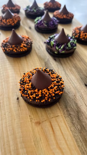 Halloween Treats Oreos, Oreo Witches Hat, Cauldron Oreo Balls, Witch Hat Oreo Cookies, Oreo Witch Hats, Donut Hole Halloween Treats, Spooky Stuffed S’mores Cookies, Witch Hat Cookies, Halloween Pretzels