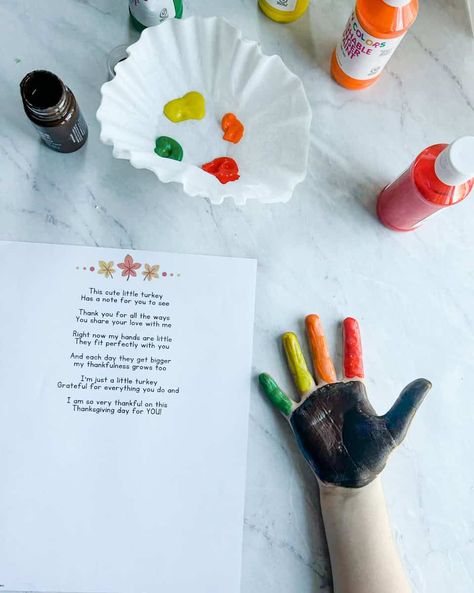 Turkey Handprint Poem | Free Printable Template - Fox Farm Home Turkey Handprint Poem, Printable Turkey Template, Hand Turkey Craft, Handprint Artwork, Turkey Handprint Craft, Preschool Poems, Handprint Poem, Turkey Crafts Kids, Thanksgiving Toddler