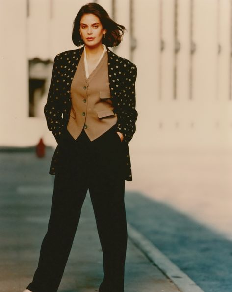 Terri Hatcher, Superman And Lois Lane, Teri Hatcher, Ossie Clark, Career Outfits, Bond Girl, Casual Professional, Lois Lane, Business Chic