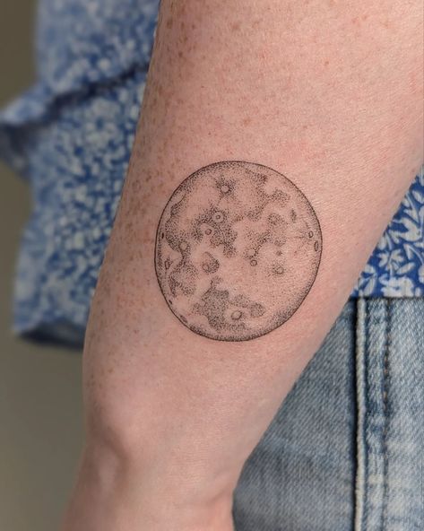 I'm way behind on posting.. thank you school holidays. I AM LOSING MY MIND. My lovely client Becky came back for her third tattoo with me yesterday, all the way from Manchester. 🤗 We handpoked this full moon which is actually round, not potato shaped - it just wraps slightly. Swipe to see her two healed tattoos - the butterfly is 18 months old, and the chaffinch is almost 2 years old. Thank you Becky! 🧡 Color Moon Tattoo, Goodnight Moon Tattoo, I Am Losing My Mind, Full Moon Tattoo, Losing My Mind, Chaffinch, Stick And Poke, Good Night Moon, Face Tattoo