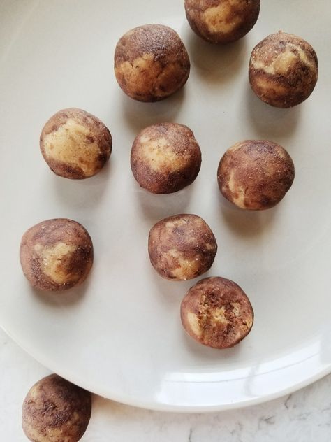 Almond Pulp Reese's Balls - The Hint of Rosemary Almond Pulp Recipes, Pulp Recipes, Pulp Recipe, Make Almond Milk, Strawberry Almond, Homemade Almond Milk, Raw Almonds, Cashew Butter, Natural Peanut Butter