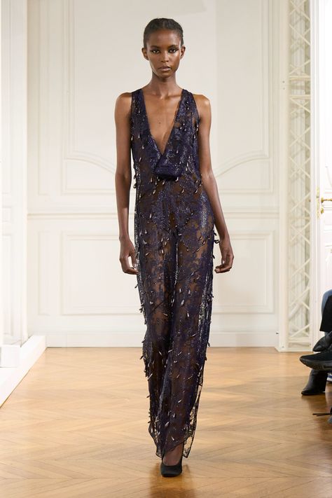 Givenchy Fall 2024 Ready-to-Wear
https://www.vogue.com/fashion-shows/fall-2024-ready-to-wear/givenchy/slideshow/collection#39 Catsuit Runway, Givenchy Aesthetic, Dramatic Dresses, Black Catsuit, Givenchy Dress, Moda Paris, Aesthetic Outfit, Fashion Show Collection, Winter 2024